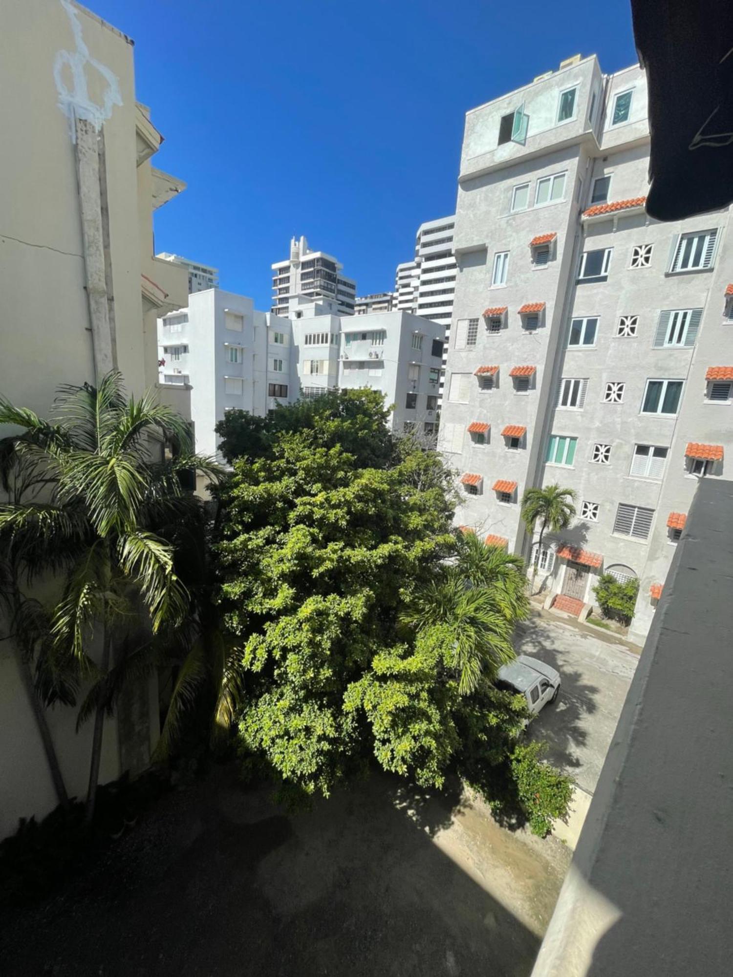 Fresh Tropical Colonial Style Walk-Up- Rooftop Terrace- Beach View San Juan Bagian luar foto